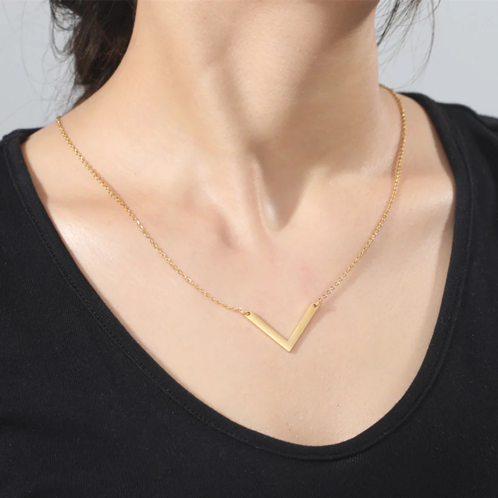 שרשרת וי מעוצבת