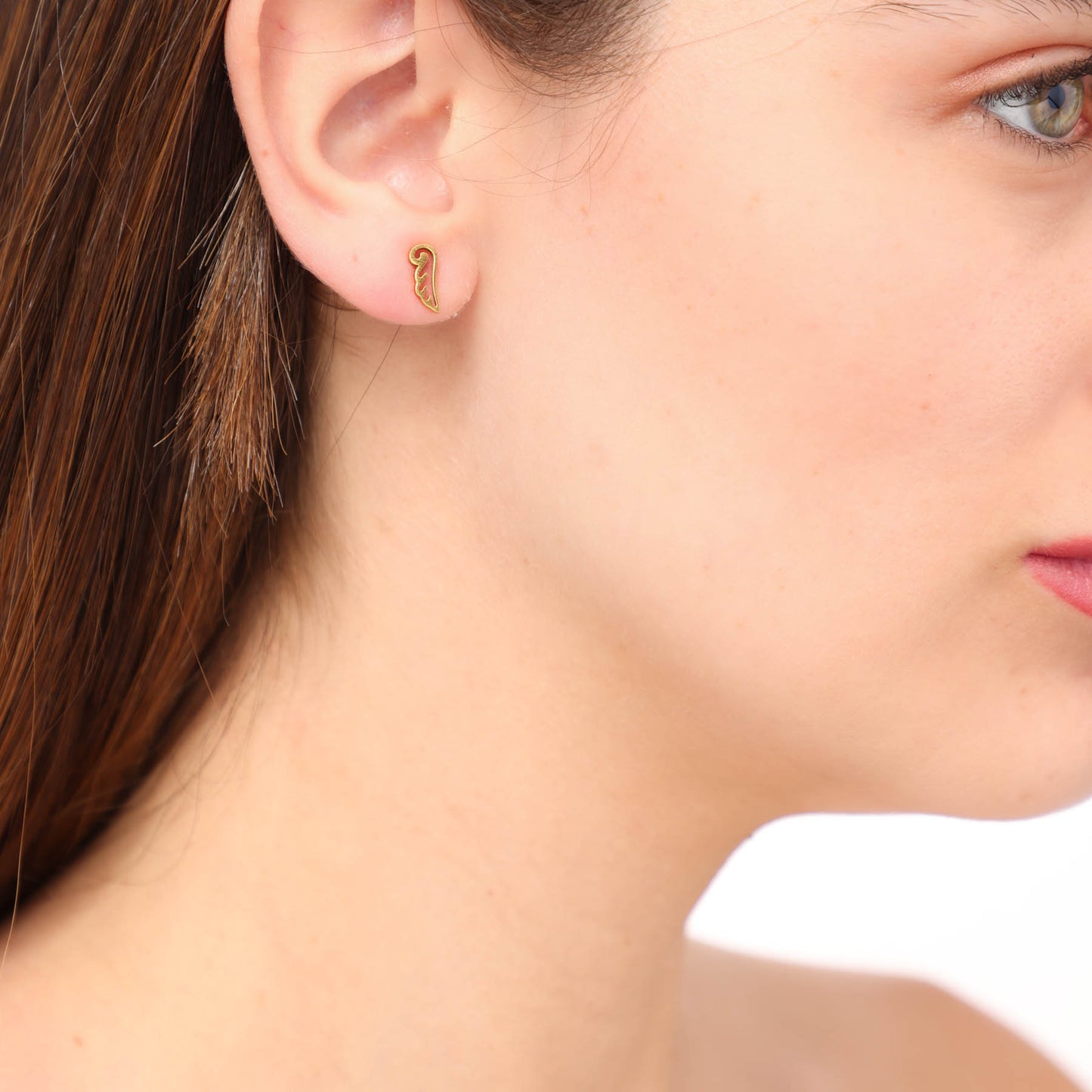 עגילים צמודים כנפיים