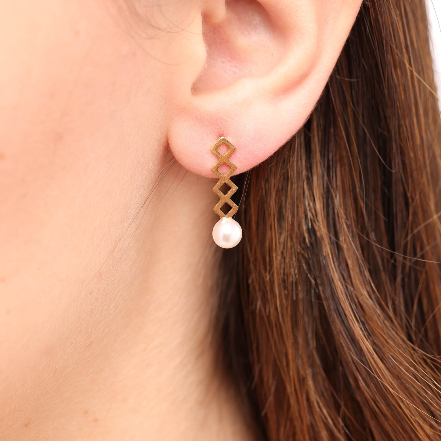 עגיל צמוד פנינה לילי